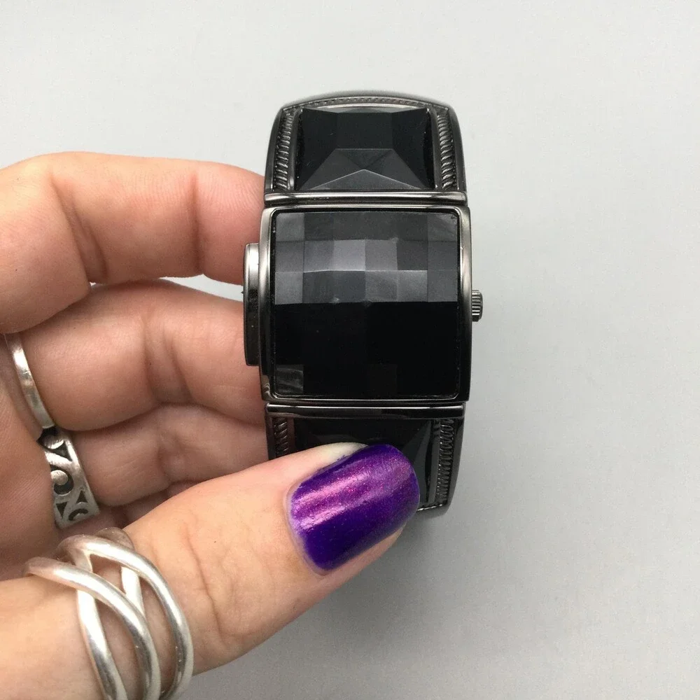 Valletta Womens Watch 31mm Silver Tone Faceted Bangle Bracelet New Battery 6.75